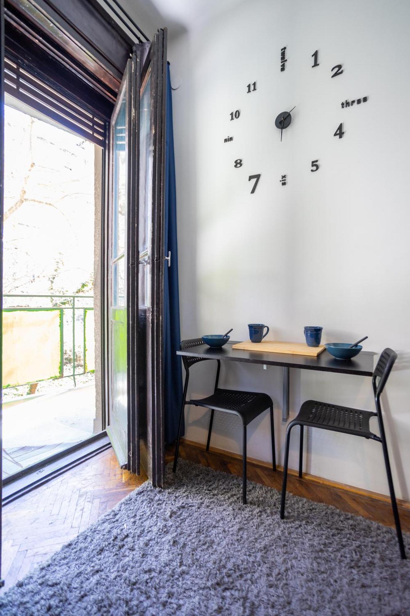 Newberry With Balcony Apartment *